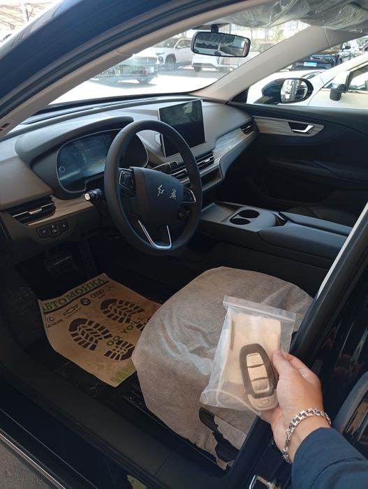 HongqiE-EM5 2025 restayling