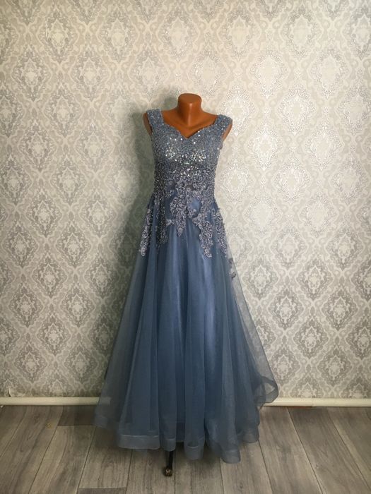 Платья с камушками и бисером