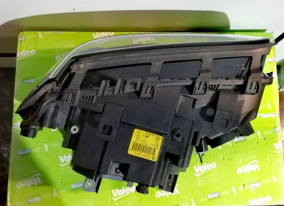 Фар Фарове за БМВ Х3 Е83 / BMW X3 E83 Bi-Xenon.