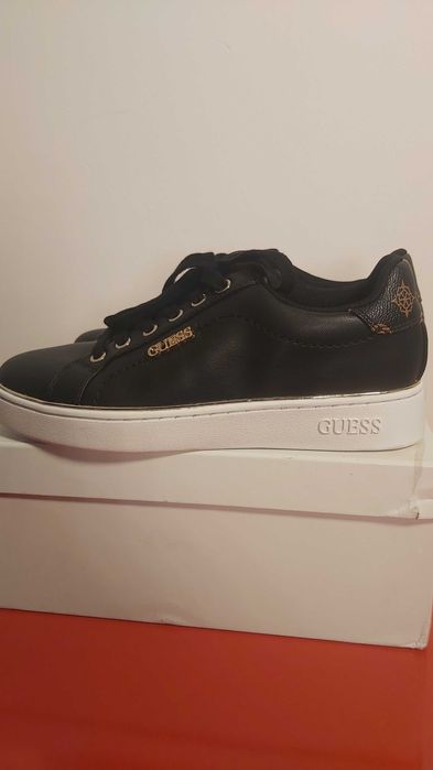 Обувки Guess - Номер 38