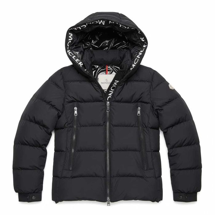 Moncler - дамско яке - размер S