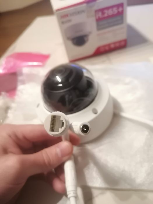 Куполна мрежова камера HIKVISION DS-2CD2121G0-I + монтажна основа