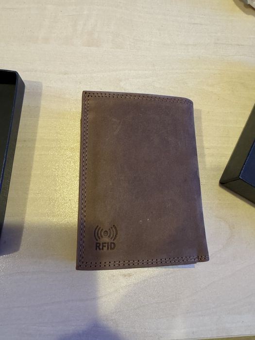 Портфейл - Чисто Нов Serasar