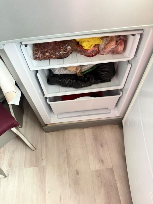 Продам indesit холодильник