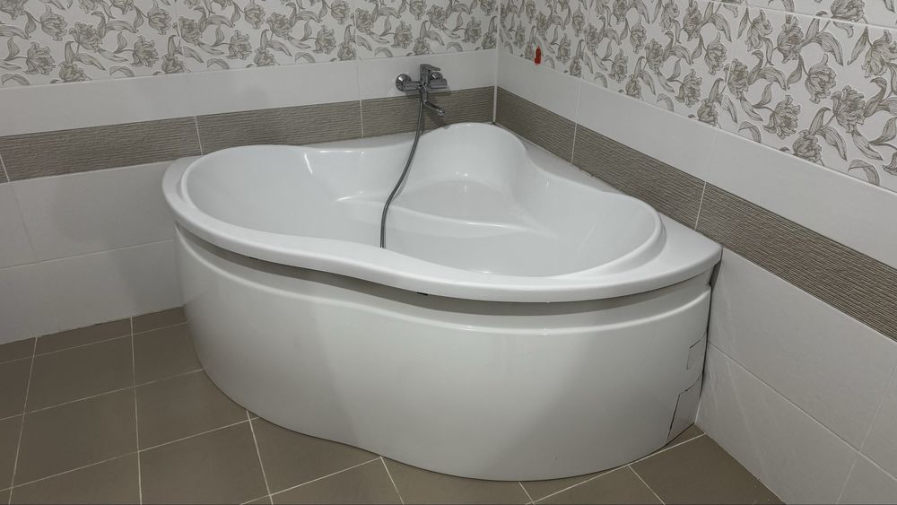 Угловая Ванна, раковина с зеркалом