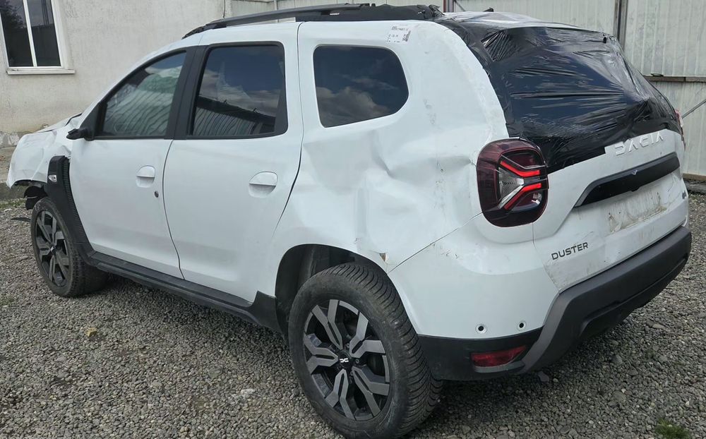Dacia Duster Avariat 4x4  fab 2024 luna 6 Prestige  Diesel