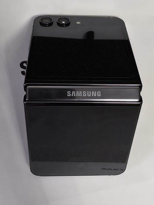 КАТО НОВ 256GB Samsung Z Flip 5 Гаранция Experience Store '25 Graphite