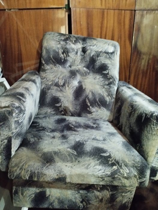 Ъглов диван,фотьойли,табуреткии масички