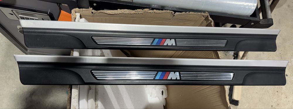 Оригинални вътрешни М прагове за бмв 3та серия Е46 купе/кабрио
