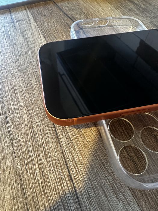 Iphone 17 Cosmic Orange