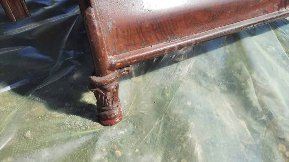 Две разглобяеми старинни легла с метални табли по персон и половина.