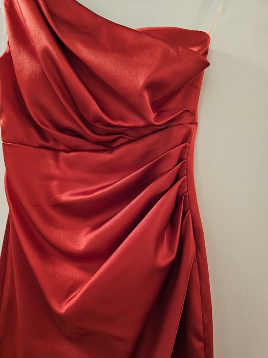 Rochie roșie dama