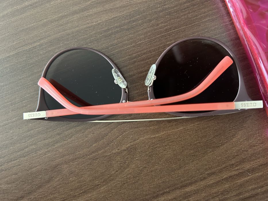 ochelari de soare Guess