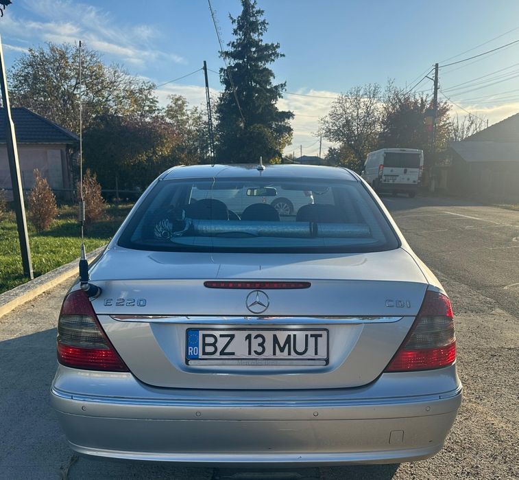 Vând Mercedes Benz W211