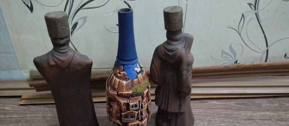 Глиняные вазы мобут быть и в качестве украшения