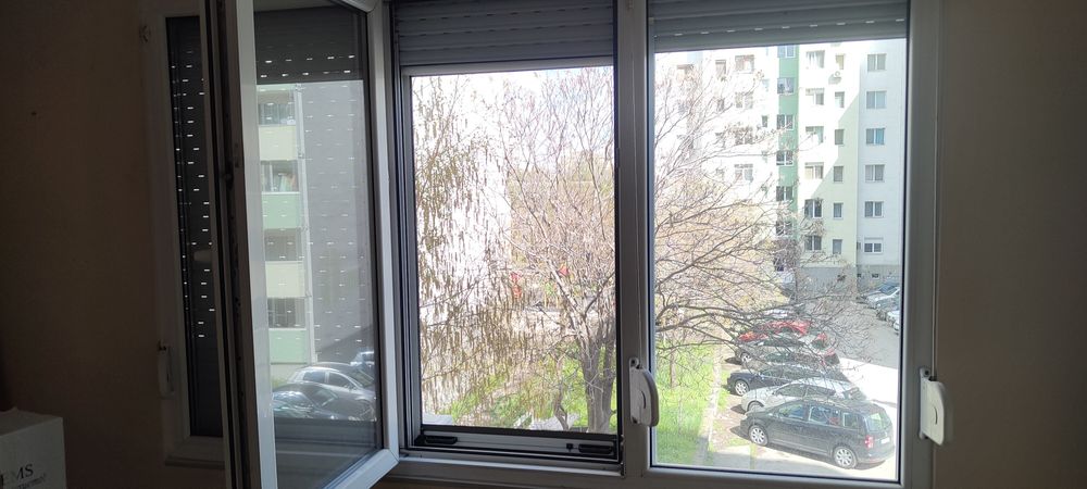 Продавам ПВС прозорец с външни пластмасови щори