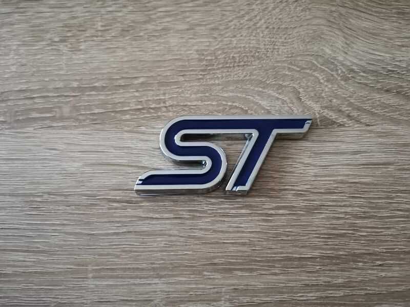 тъмносиня емблема Ford ST