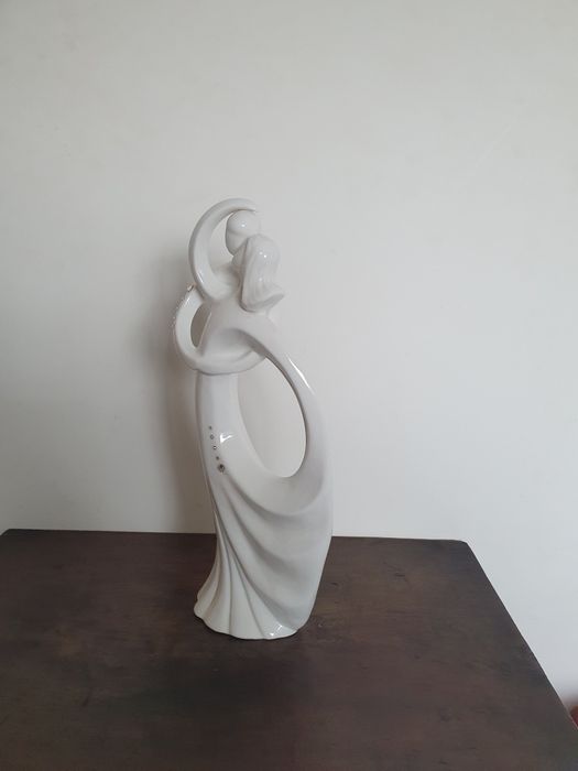 Statueta decorativa din portelan/ bibelou