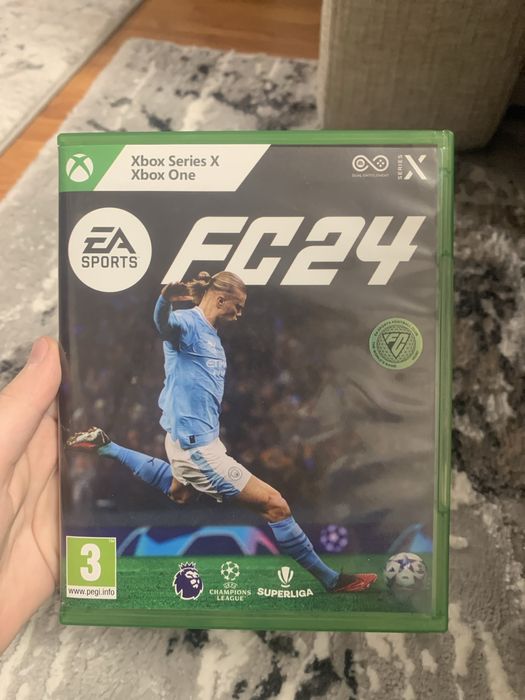 Vând FC 24 xbox one și wwe 2k15 xbox one