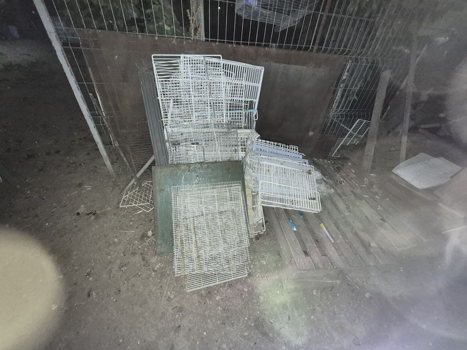 Cuibare pentru gaini ,cuve masini de spălat  si gratare
