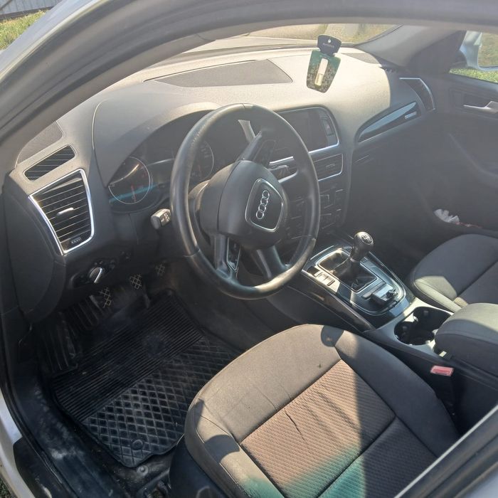 Vând Audi Q5 2.0 TDI 4X4
