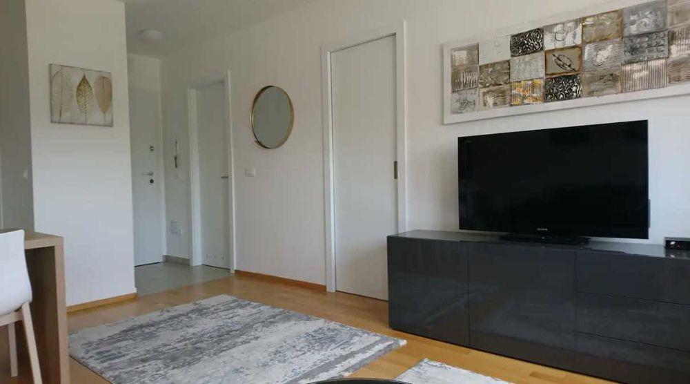 Дава се под наем Двустаен апартамент в Пловдив, Остромила - 56 кв.м за 295.8 € - Снимка #1