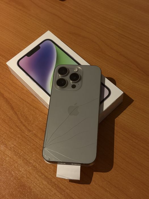 Iphone 15 Pro,cititi descrierea.