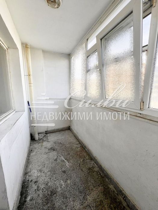 Тристаен ТУХЛЕН апартамент на предпочитан ВТОРИ етаж - до РУМ!