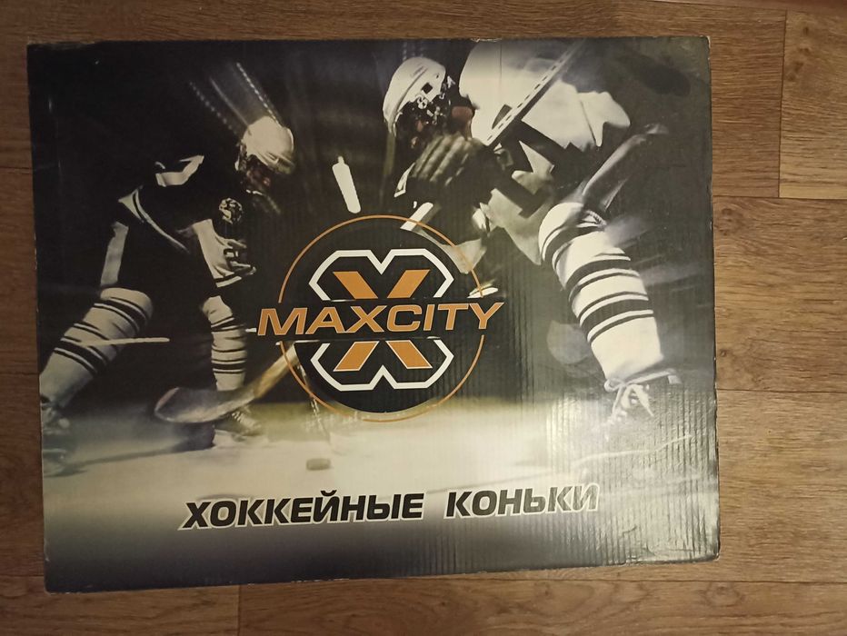 Коньки хоккейные