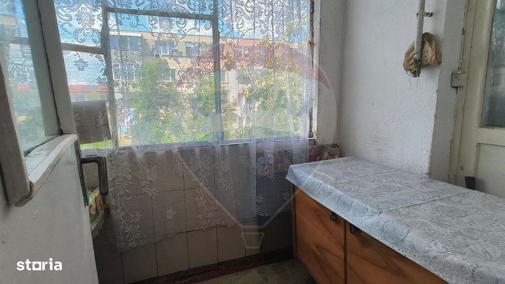 Apartament cu 3 camere de vânzare, decomandat Micro 17- Galați