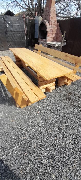 Masa și bănci disponibile