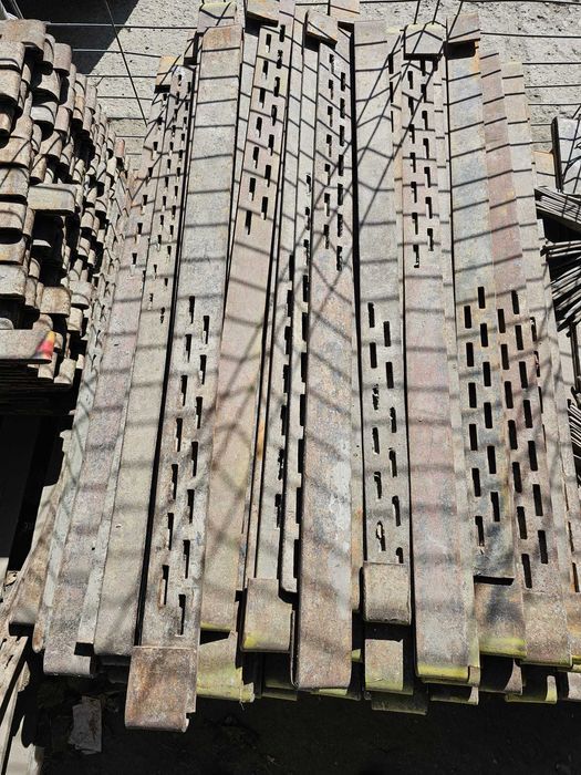 Montanti fundatie, cravate panouri Doka distantiere pene