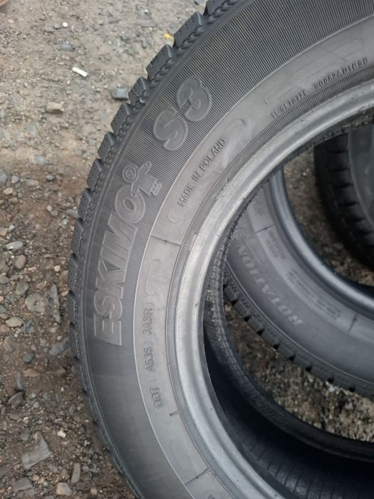 Vand  2 anvelope 185 70 14  sava m+s mixte bune