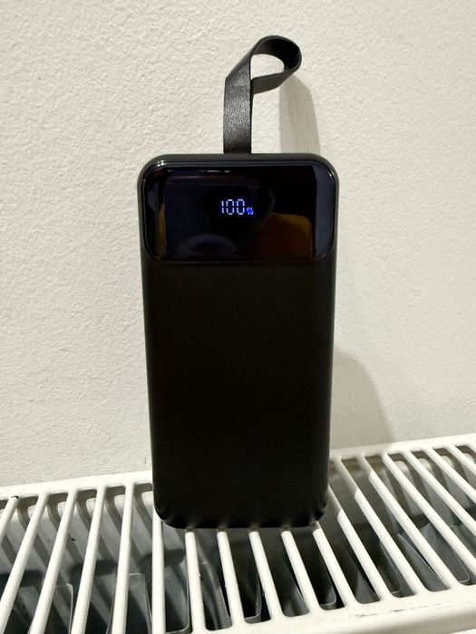 Powerbank / baterie externa 30.000mAh 111Wh cabluri integrate