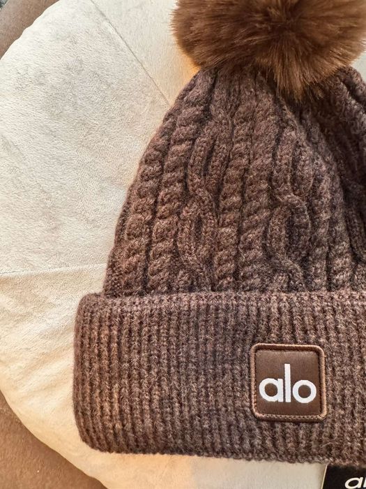 Вълнена Зимна Шапка Alo шоколад