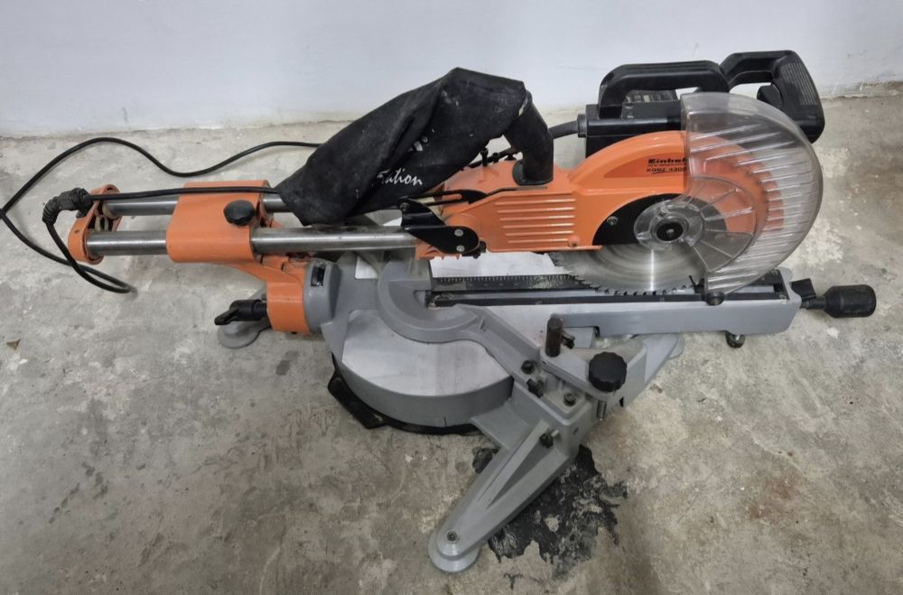 Ferăstrău circular radial cu braț glisant Einhell KGSZ 4300,