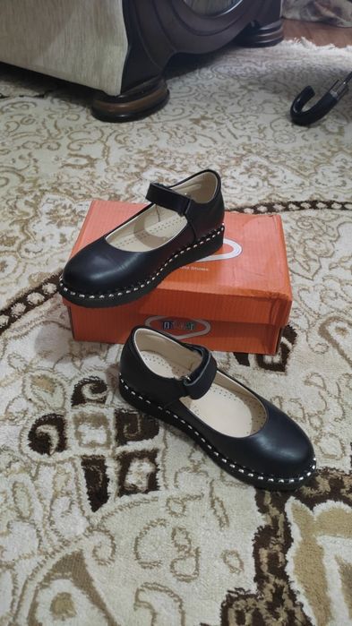 Продам туфли на девочку.