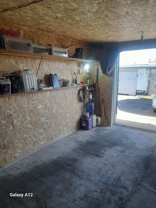 Продам гараж на проспекте.