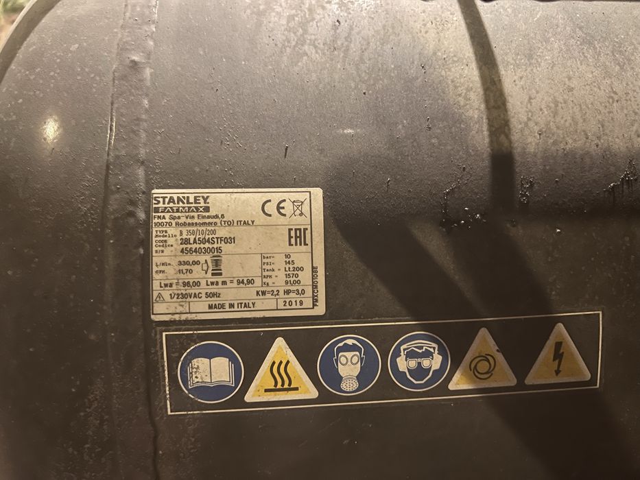 Продавам 200л монофазен компресор  Stanley Fatmax