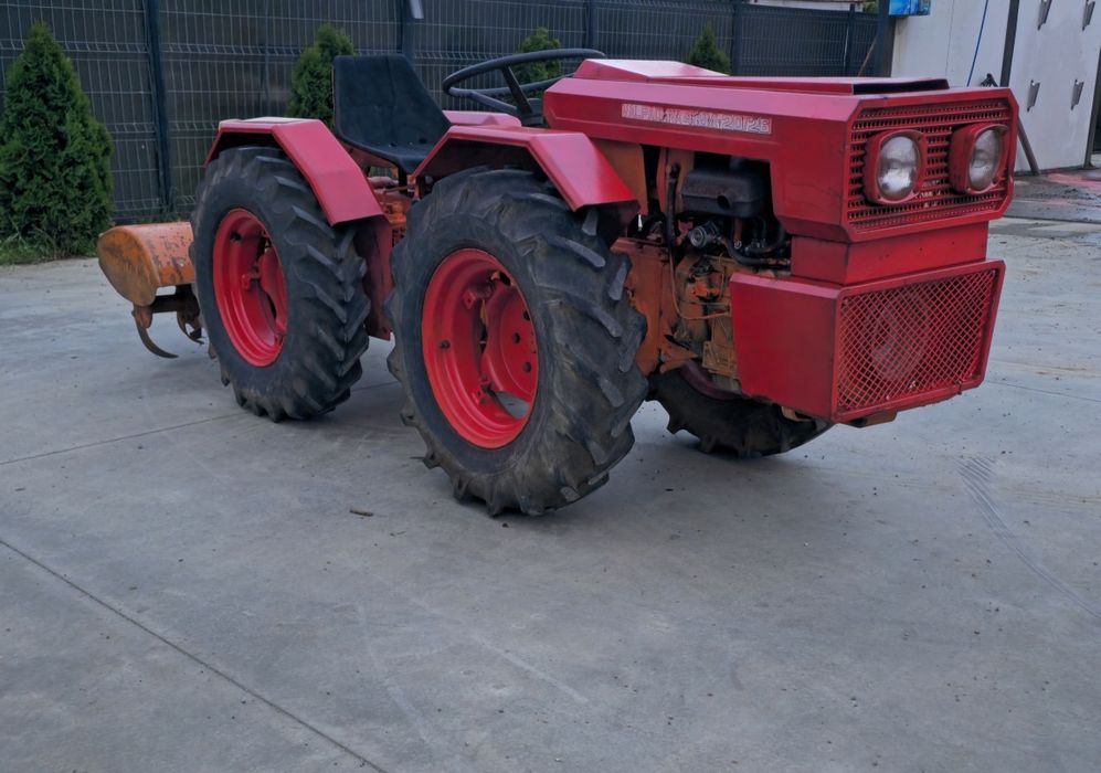 Vând tractoraș articulat 4x4 Valpadana 26cp  in două pistoane, cu freză