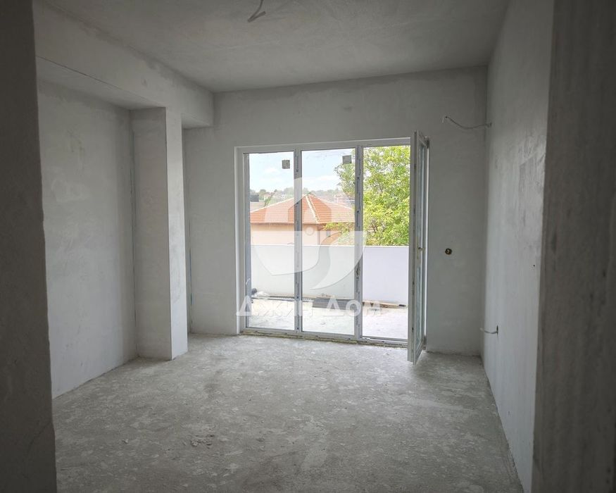 Просторна двуетажна къща в гр. Бяла