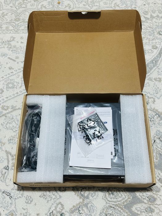 Срочно Сетевой коммутатор QNAP QSW-M1208-8C