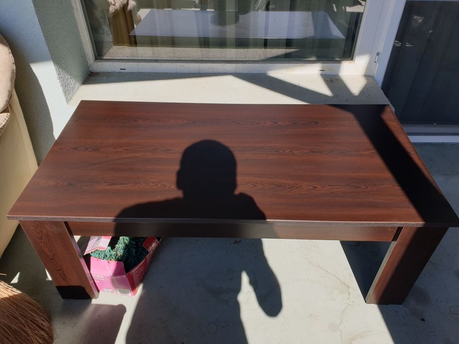 Дървена холна маса