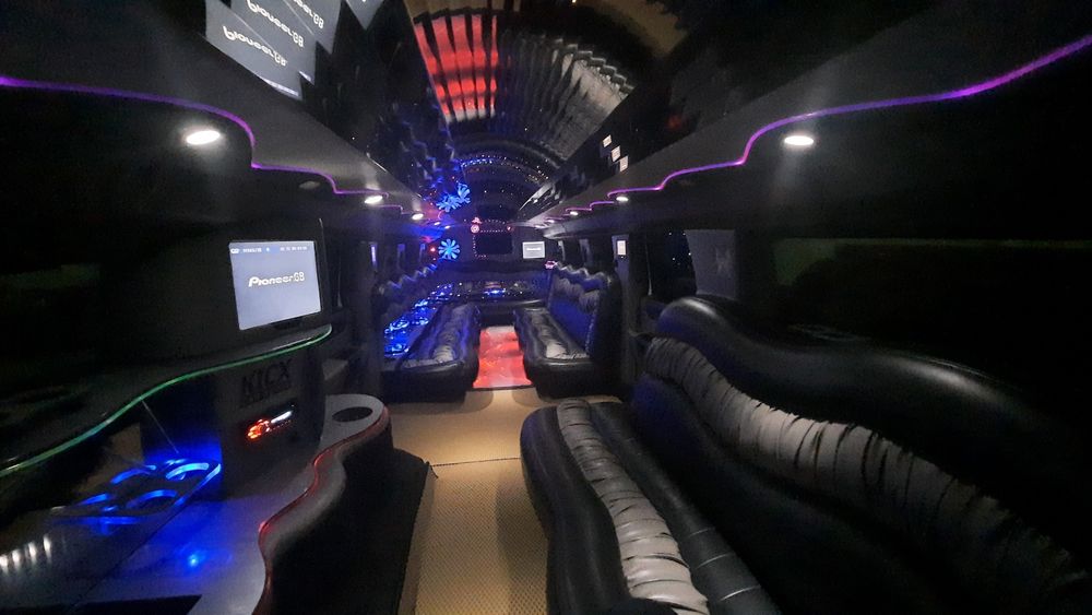 Выписка с роддома лимузин HUMMER