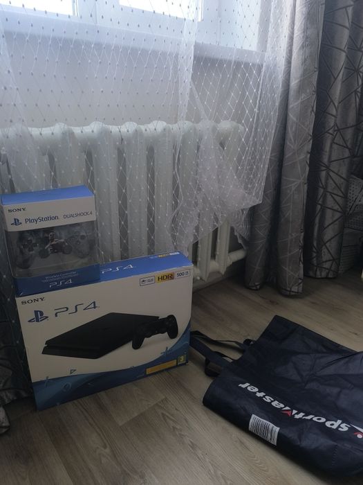 Playstation 4 slim