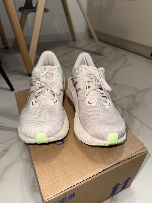 Asics Novablast 6 marimea 40