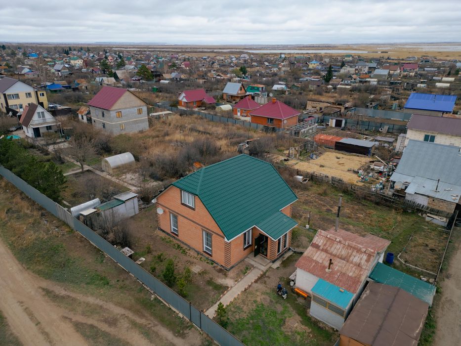 Частный дом с мансардой и баней