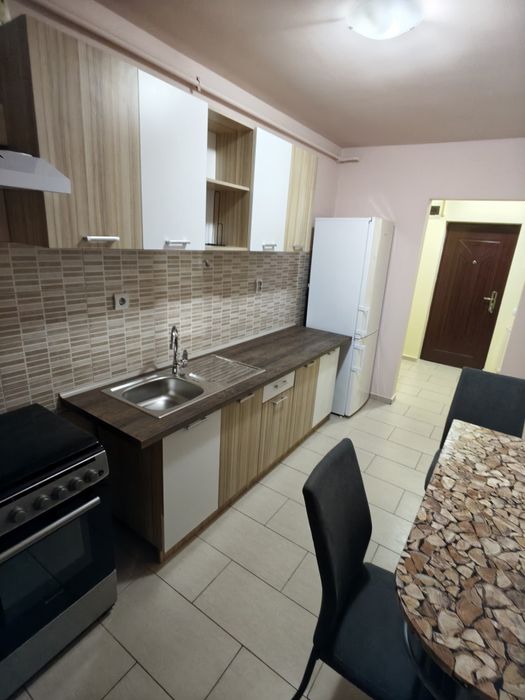 Închiriez apartament cu o cameră