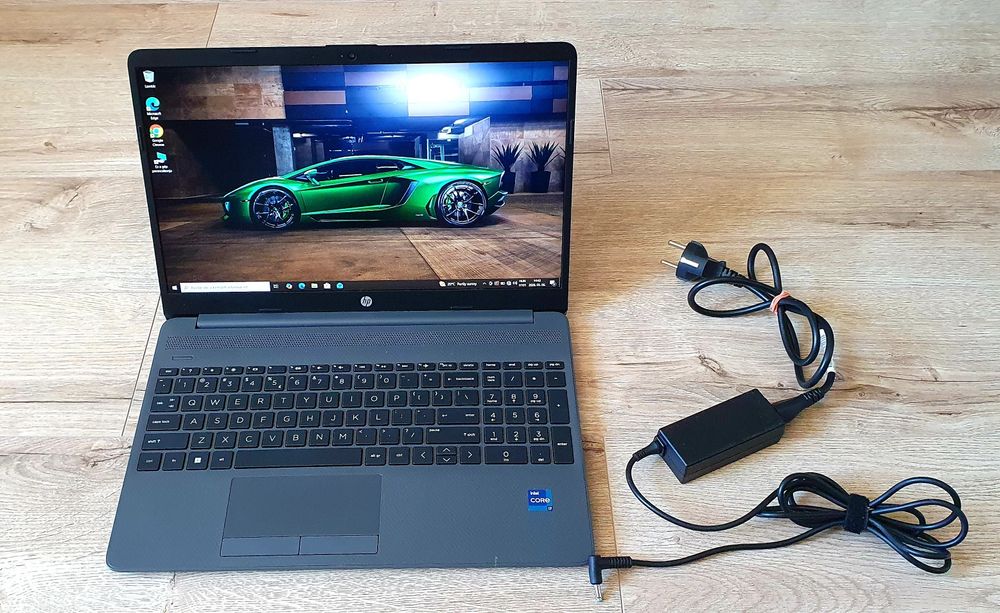 Laptop HP 250 G9 i7 1255U 16GB RAM 512GB iris xe

Iris xe