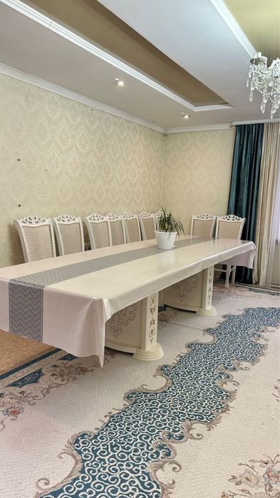 Продается стол со стульями